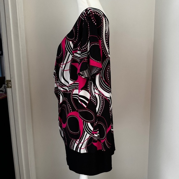 Pink and Black Abstract Print Top with Keyhole Back and Ring Detail - Size L - Picture 5 of 8